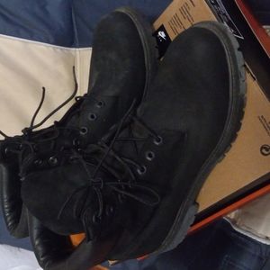 Black timberland men boots gently worn size 9